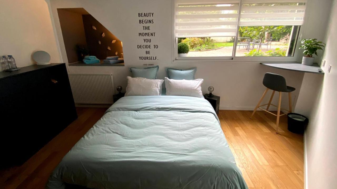 Au 10 Bed & Breakfast Luisant Rom bilde
