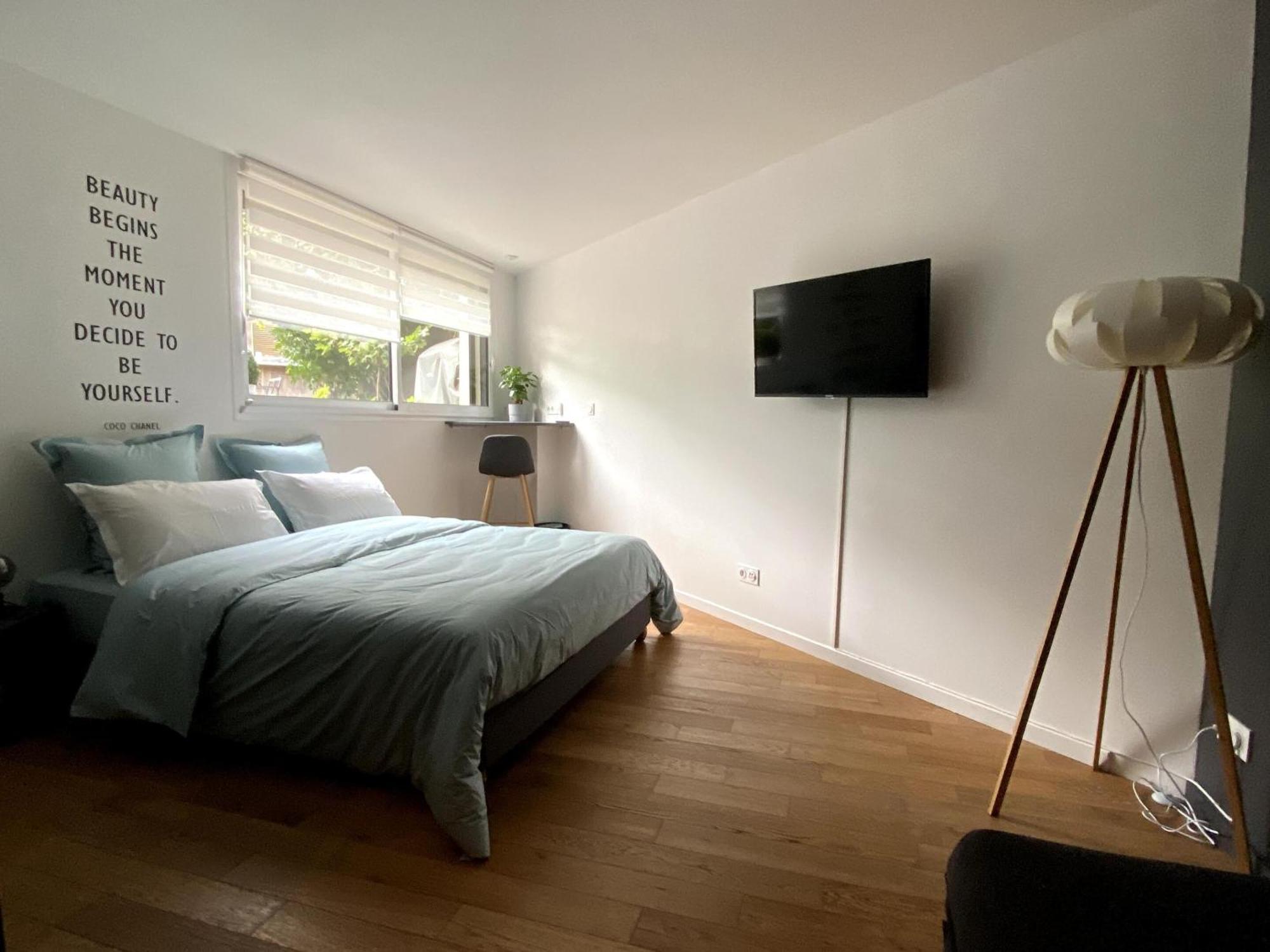 Au 10 Bed & Breakfast Luisant Rom bilde