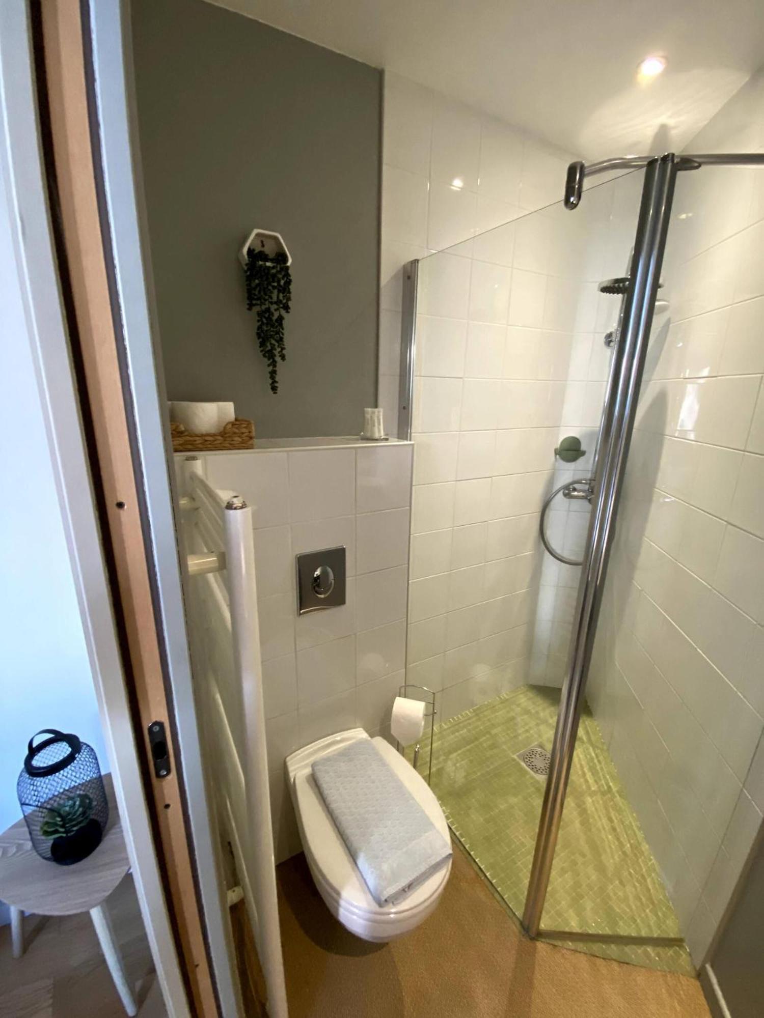 Au 10 Bed & Breakfast Luisant Rom bilde