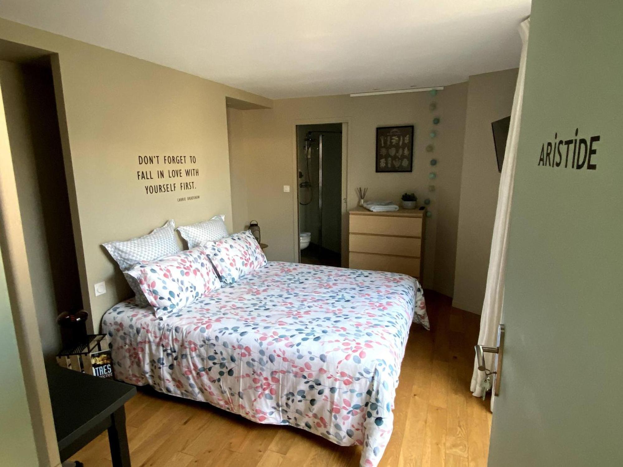 Au 10 Bed & Breakfast Luisant Rom bilde
