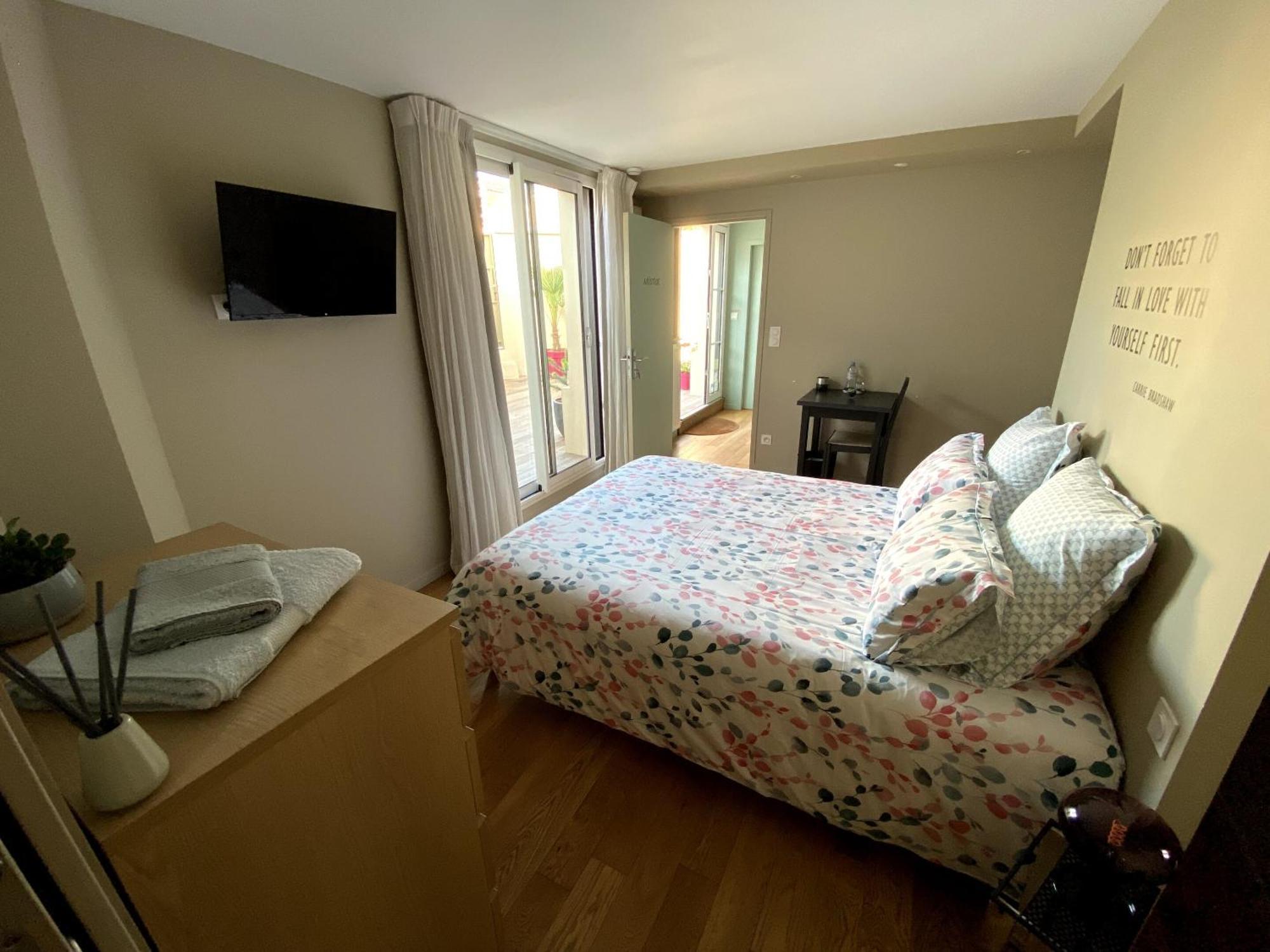 Au 10 Bed & Breakfast Luisant Rom bilde