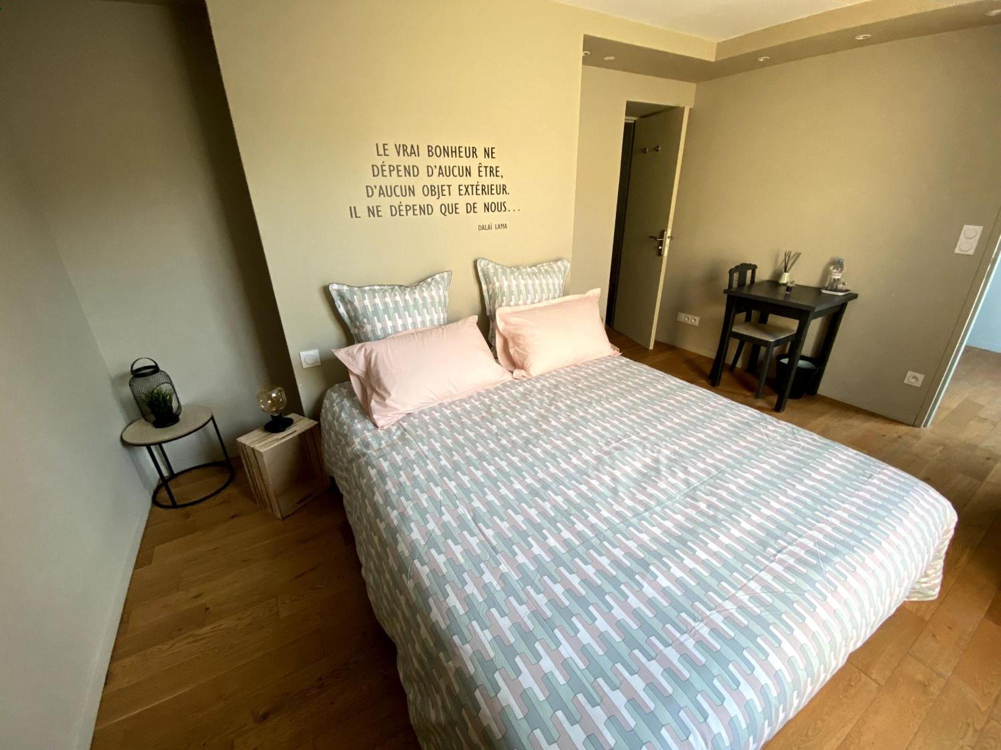 Au 10 Bed & Breakfast Luisant Rom bilde