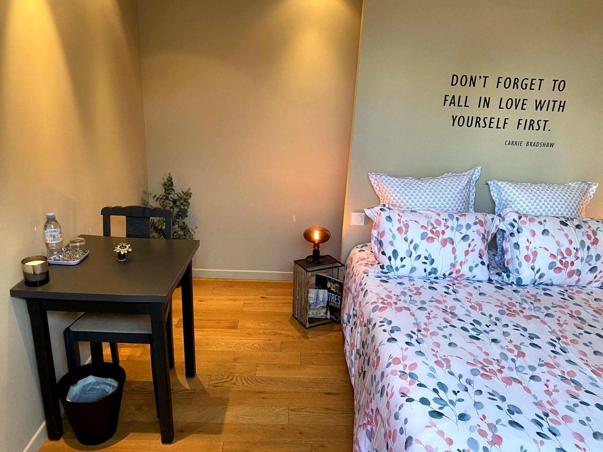 Au 10 Bed & Breakfast Luisant Rom bilde